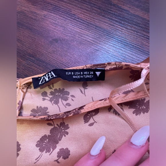 Zara Crop Long Sleeve - Picture 2 of 2